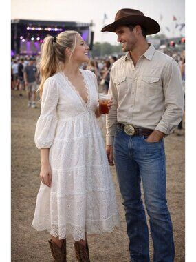 White Lace V-Neck Dress With Scalloped Hem & Long Balloon Sleeves Women's 1X